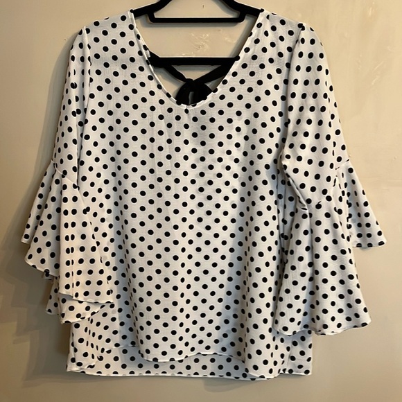 Green Envelope ruffled sleeve tie back white w/ black polka dots blouse Size L - Picture 1 of 7